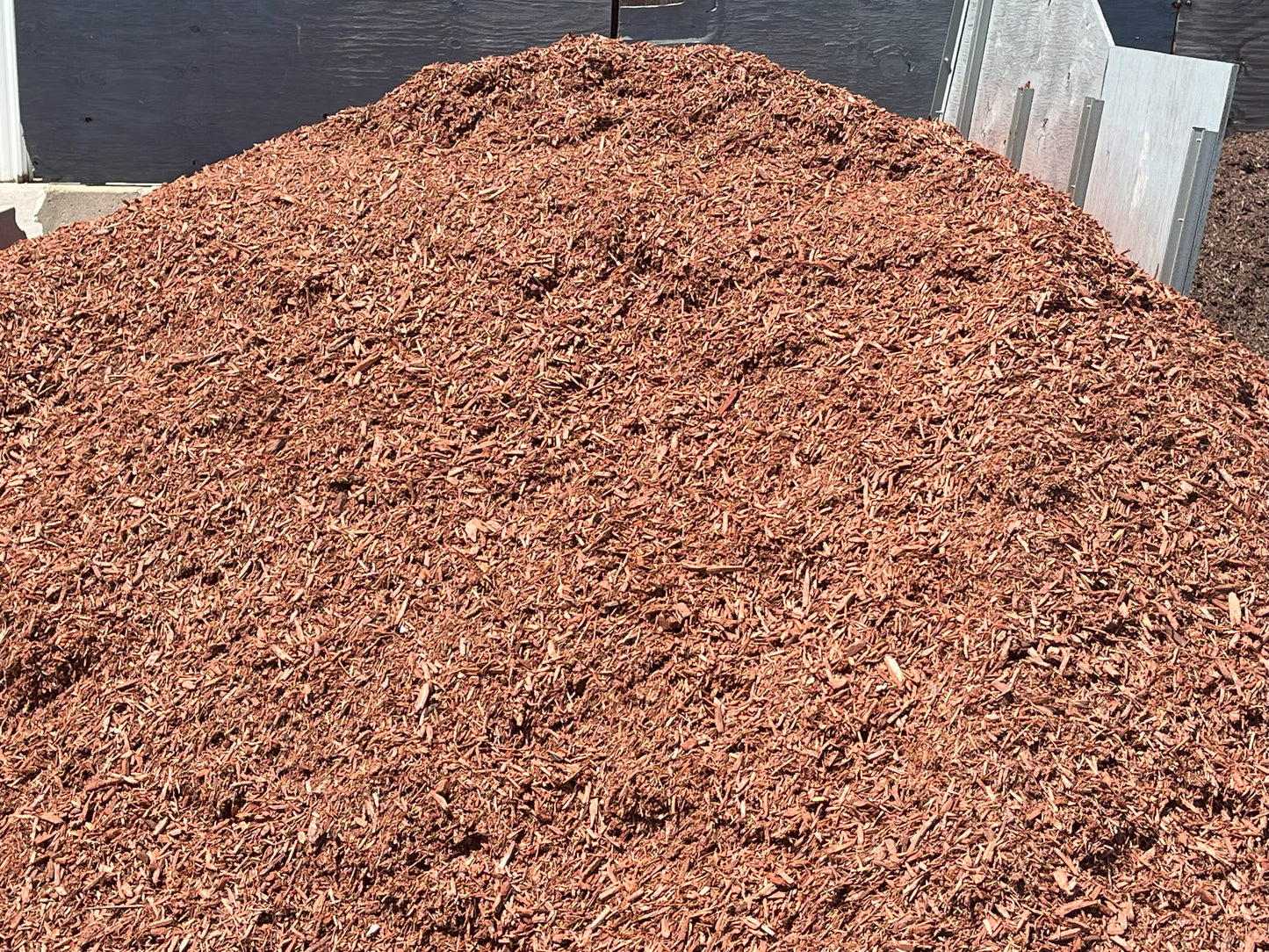 Red Mulch, Bulk - sold per yard